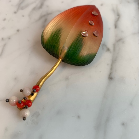 Vintage Alexis Bittar strawberry lucite brooch. - Picture 7 of 8